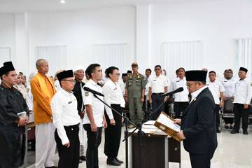 Bupati Najmul Lantik 58 Pejabat Daerah