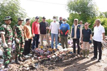 Gandeng TNI-Polri, Jajaran Pemkab Bima Bersihkan Sampah 