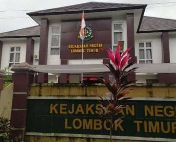 Kejari Lotim Sita  Handphone Terkait Dugaan Korupsi Pengadaan Buku