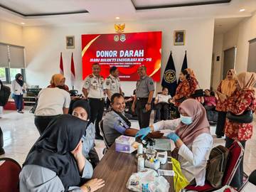 Ikuti Donor Darah, Kemenkum NTB Turut Serta Peringati Hari Bhakti Imigrasi ke-76