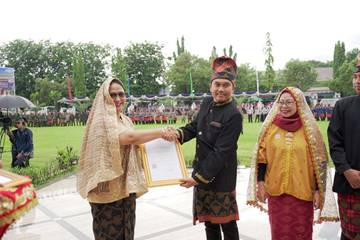 Kemenkum NTB Beri Penghargaan KI untuk Sumbawa & AMNT