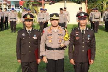 Personel Polres Bima Dapat Penghargaan Tanda Kehormatan Satyalencana 