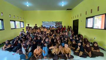 KKN PMD UNRAM Tampak Siring Tanamkan Cinta Bumi