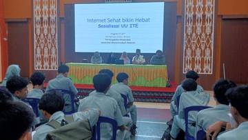 UMMAT Edukasi Siswa SMKN 3 Soal Internet Sehat