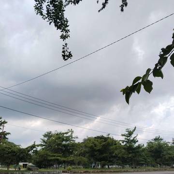 Cuaca Berawan Tabal, Hujan Kilat/Petir dan Angin Kencang