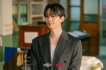 Lee Junho Sebagai Kang Tae-poong di Typhoon Boss