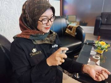 Ingin Wangi Parfum Awet, Yuk Lakukan Ini!