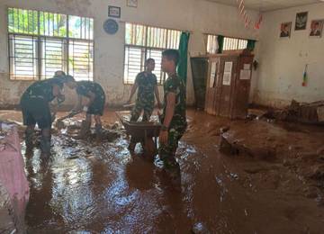 TNI Percepat Pembersihan SDN 155678 Hutanabolon 2 