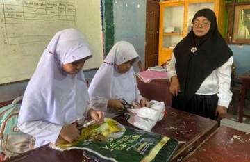 Aksi Ekoteologi Siswa MIN Binjai, Sampah Daun Jadi-Pupuk 