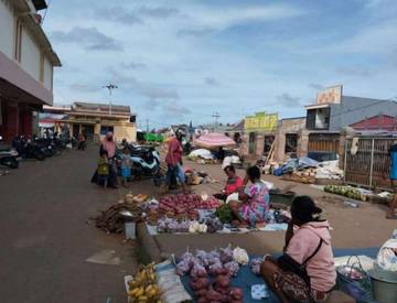 Harga Barang Kebutuhan Pokok di Pasar Wamanggu Stabil
