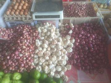 Segini Hara Bawang Merauke Di Pasar Wamanggu Merauke