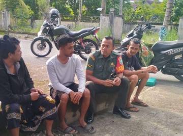 Babinsa Kodim 0110/Abdya Pererat Kemanunggalan TNI-Rakyat Melalui Komsos