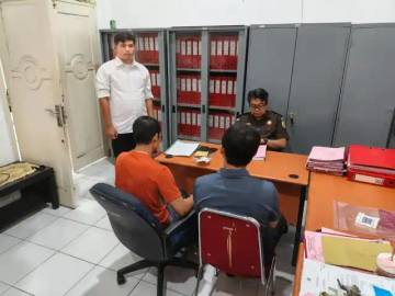 Polres AcehBarat Serahkan Lima Tersangka Narkotika  ke Kajari