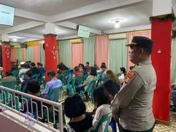 Polres AcehBarat Amankan IbadahMalam Natal di Gereja Meulaboh
