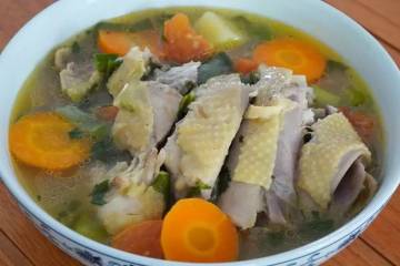 Sup Ayam Rempah Hangat Kaya Cita Rasa Nusantara