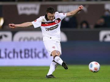 Gol Penalti Menit Akhir Selamatkan St Pauli