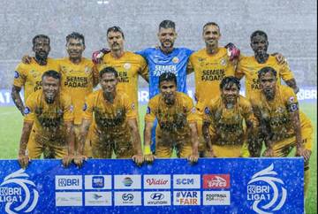 Semen Padang Tahan Imbang Persebaya di GBT