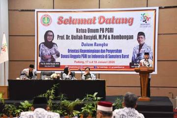 Pemko Padang Terima Donasi Tanggap Bencana PB PGRI