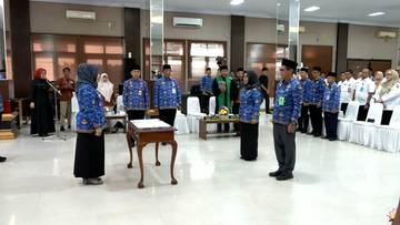 Segarkan Organisasi, Bupati Kobar Lantik 11 Pejabat Baru