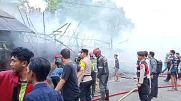 Tujuh Kios Terbakar di Christopel Mihing Palangka Raya