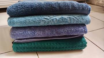 Tips Cuci Handuk Agar Tetap Bersih Segar