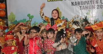 Ratusan Anak PAUD Lahat Tampil Berbusana Adat