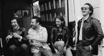 Arctic Monkeys Rilis Lagu Amal Bersama War Child