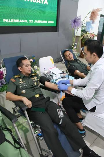 Persit KCK Rem 044 Gelar Donor Darah