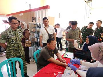 Persit KCK Gelar Donor Darah Peringati HUT ke-80