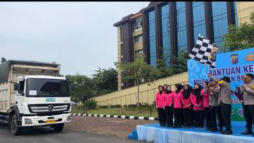 Polda Riau Kirim Lima Truk Bantuan Logistik Makanan