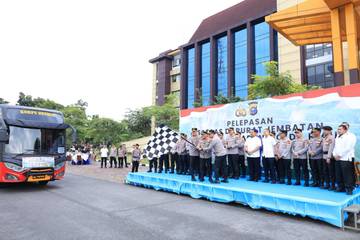 Kapolda Riau Lepas Satgas Darurat Jembatan ke Wilayah