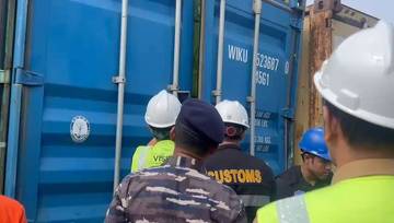 Aparat Gabungan Gerebek Dua Kontainer Berisi Rokok Ilegal