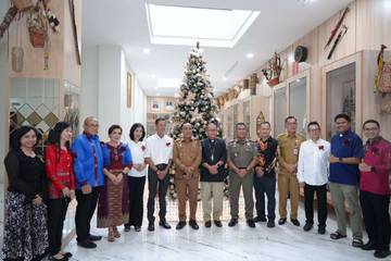 Wagub Krisantus Hadiri Open House Natal Keuskupan Pontianak