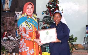 Kakanwil DWP Kemenag Berbagi Panti Asuhan Bakti Luhur