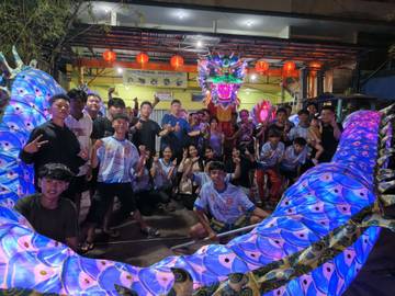 Anak Muda Karya Makmur Lestarikan Atraksi Naga