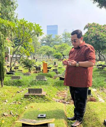 Inmemorium Afloes Gubernur Pertama Kalimantan Barat