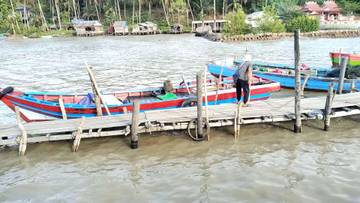 Gelombang Tinggi Hambat Aktivitas Nelayan Pulau Lemukutan