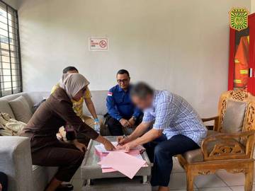 Kejati Kalbar Serahkan Tersangka Tipikor GKE Petra 