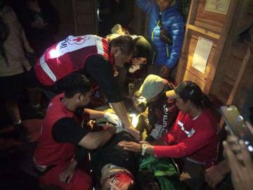 Tim SAR Evakuasi Pendaki Jatuh di Gunung Slamet 