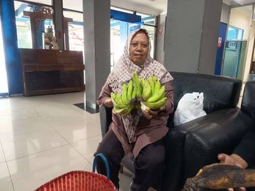 Inovasi Belanja Pakai Sampah di UMKM Desa Kutasari