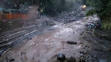 BNPB Tutup Sementara Wisata Guci Usai Banjir Bandang