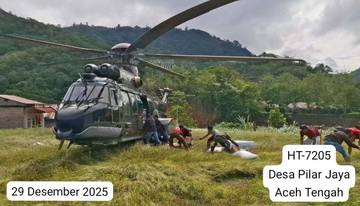 Helikopter Kirim Logistik ke Desa Terpencil