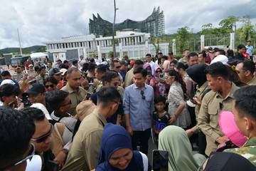 Wapres Sapa Warga yang Berlibur di IKN