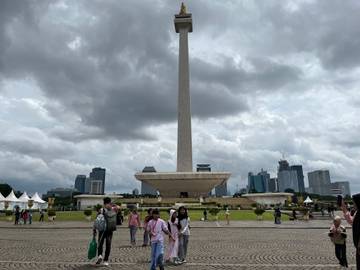 Kawasan Monas Mulai Didatangi Warga Sejak Siang