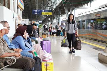 Puluhan KA Berhenti di Jatinegara dan Lempuyangan