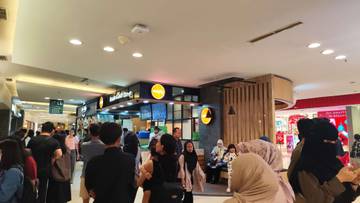 Jelang Pergantian Tahun, Area Kuliner Mal Dipadati Pengunjung