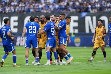  Kalah Dari Persib, Jordi Sebut Persija Tambah Kuat