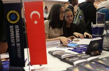 Pameran Edukasi Jaring Mahasiswa ke Turki