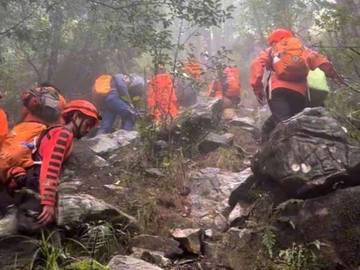 Di Balik Tebing Curam Bulusaraung, Perjuangan Tim SAR Evakuasi Korban ATR 42-500