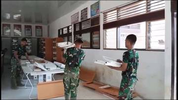 TNI dan Warga Gotong Royong Pulihkan Aceh, Renovasi Rumah dan Bersihkan Masjid